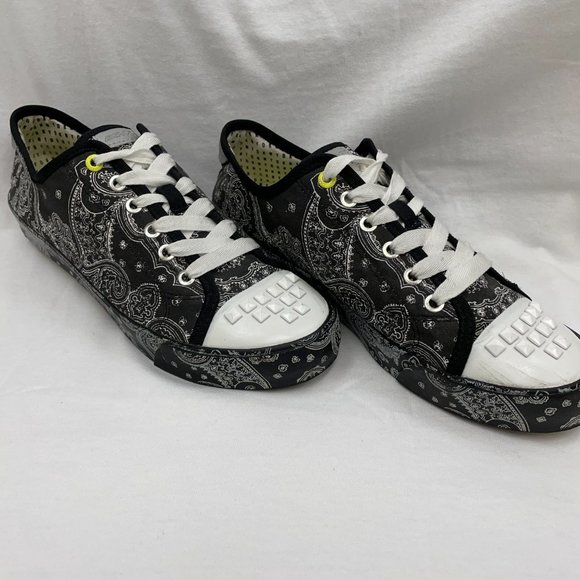 DKNY BARBARA STUDS SNEAKERS **VERY RARE** - Picture 3 of 9